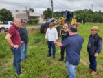 2021-12-09-08:50:42Prefeitura inicia instalação de campo de areia no Pinheiros I